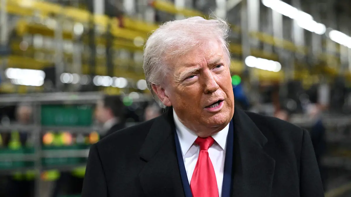 AFP__20260113__92KV3TP__v1__HighRes__UsPresidentDonaldTrumpToursAManufacturingPlant