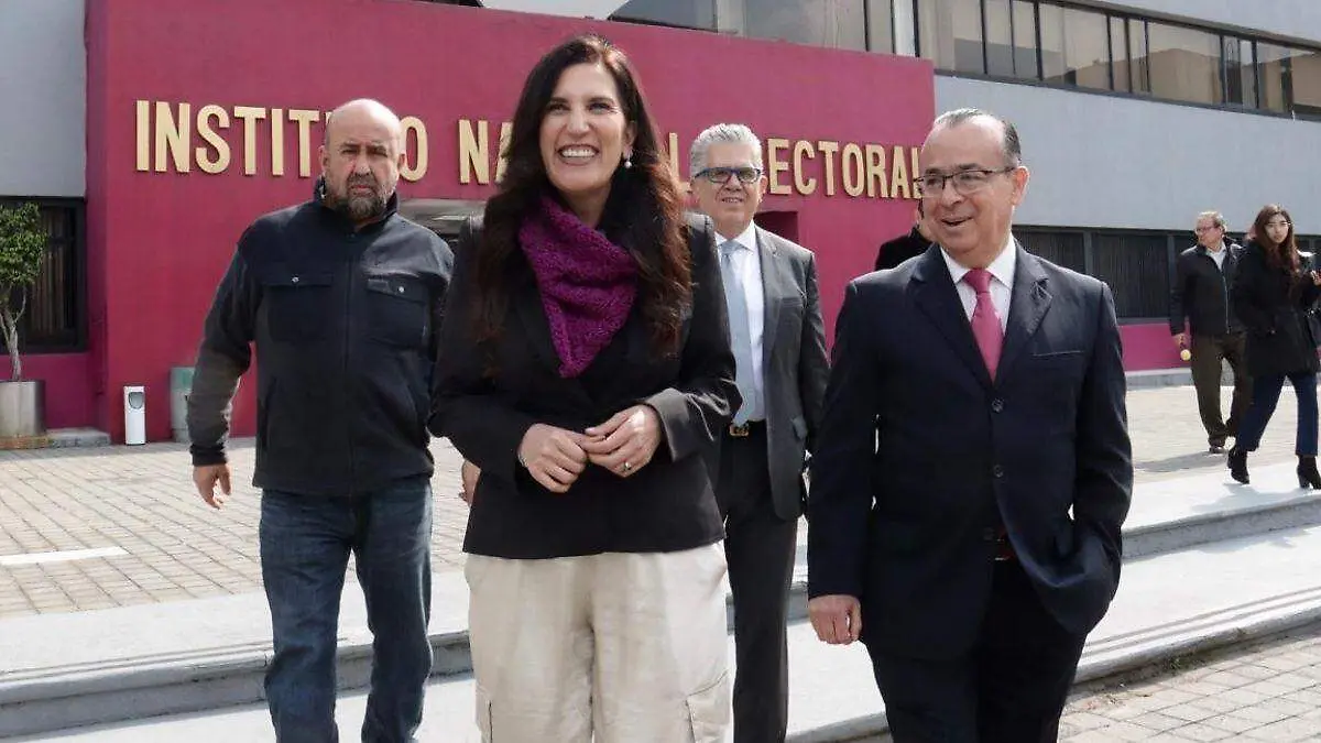 Kenia López Rabadan