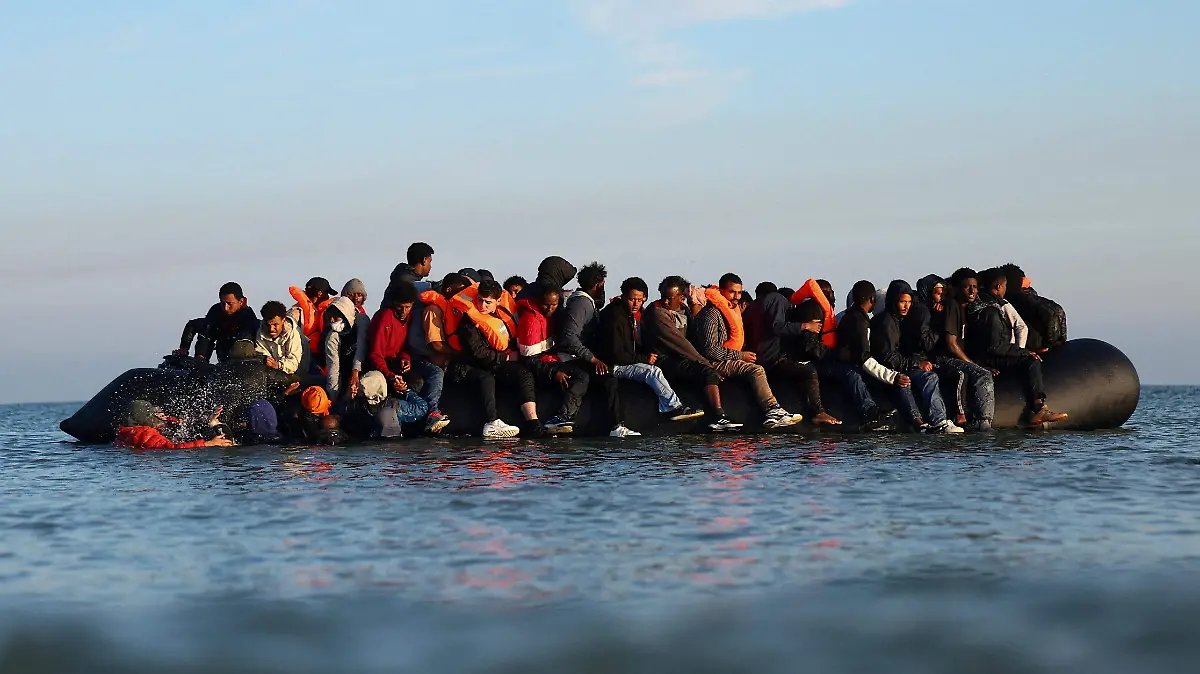 2026-01-13T144554Z_1179364175_RC270HAWDP71_RTRMADP_3_MIGRATION-BRITAIN