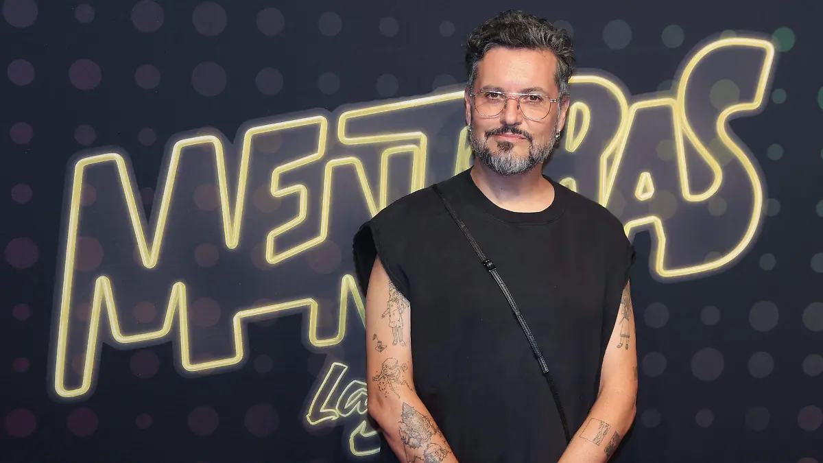 1036009_Elenco Alfombra roja Mentiras La serie_impreso