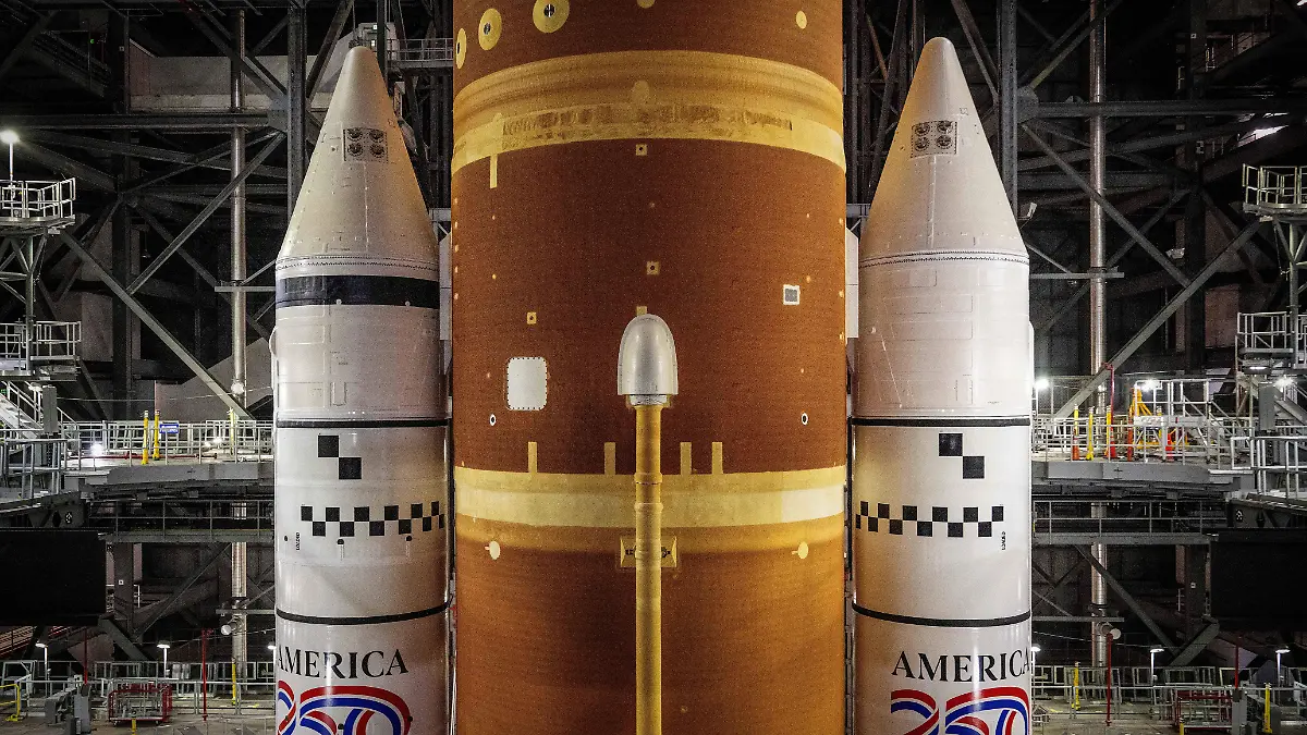 AFP__20260116__92ZQ8UD__v1__HighRes__PreparationsAndRollOutForArtemisIiCrewedMission