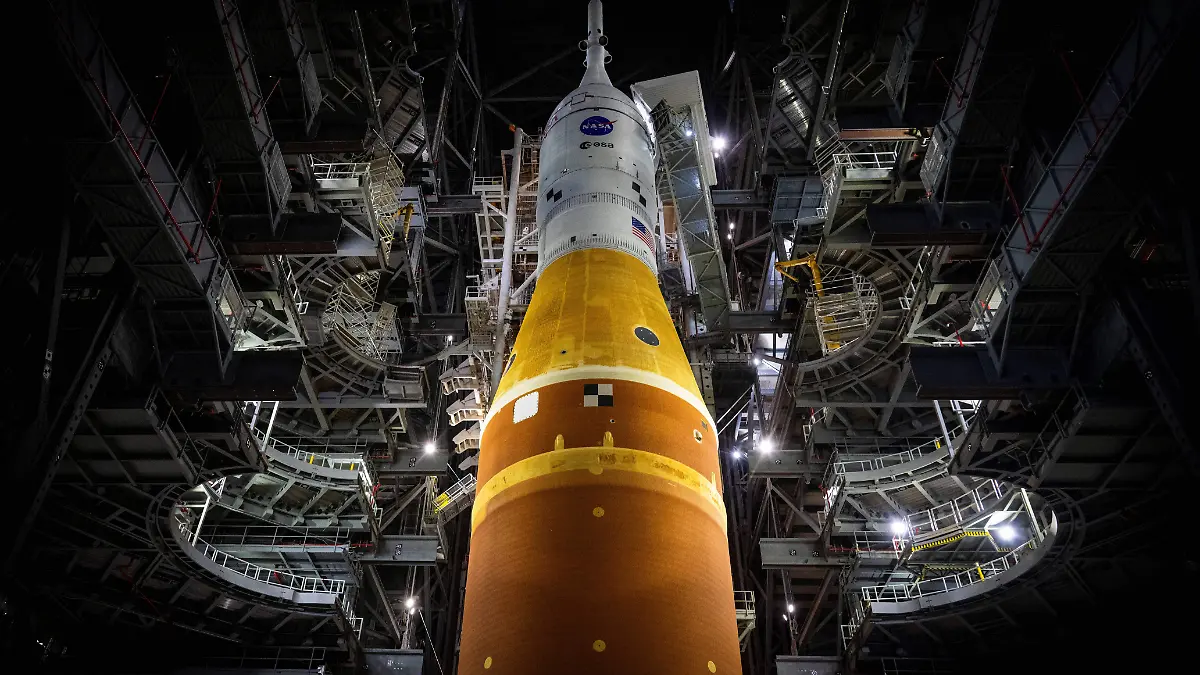 AFP__20260116__92ZP6ZN__v1__HighRes__PreparationsAndRollOutForArtemisIiCrewedMission