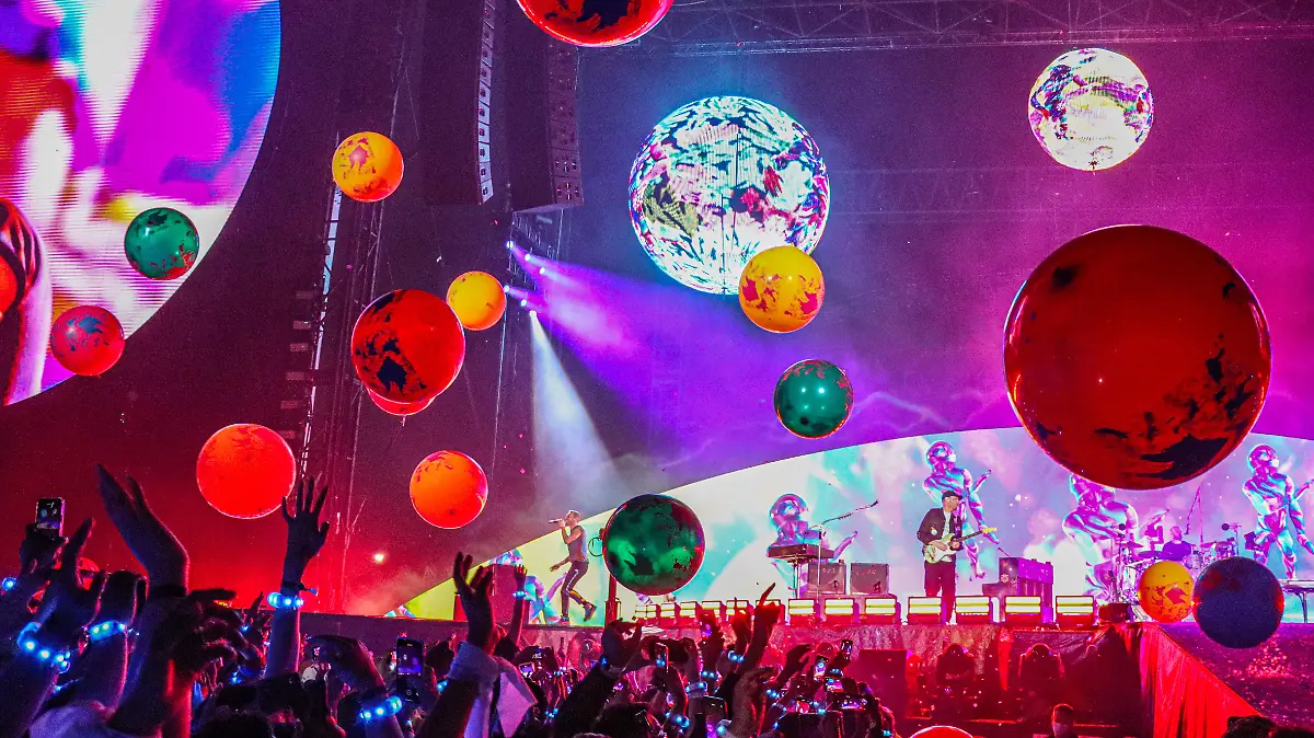 ARTISTAS MAS POPULARES DEL MILENIO roberto hernandez (9)