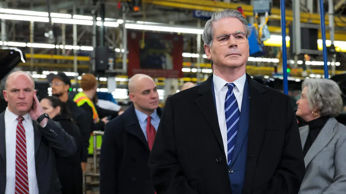 AFP__20260113__2256100852__v2__HighRes__PresidentTrumpToursFordRougeComplexInMichiga