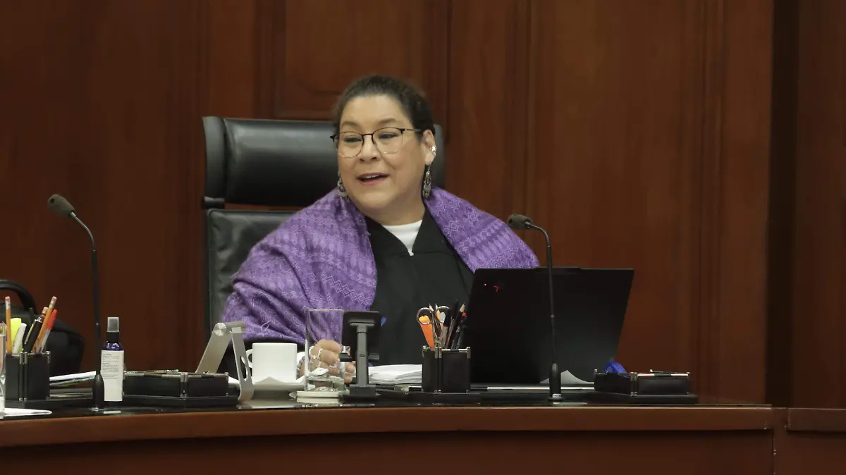 6200845-Lenia Batres-2