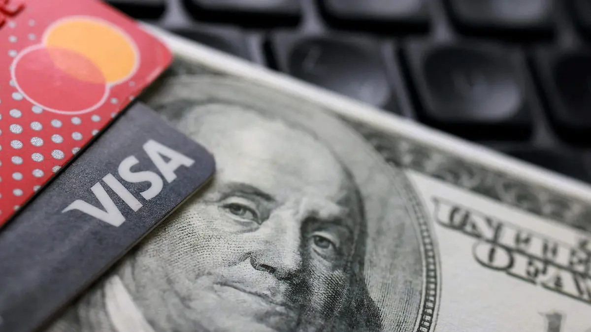 2026-01-12T101528Z_1954882566_RC2GYGA8C7Z4_RTRMADP_3_USA-TRUMP-CREDIT-CARD-WALL-STREET