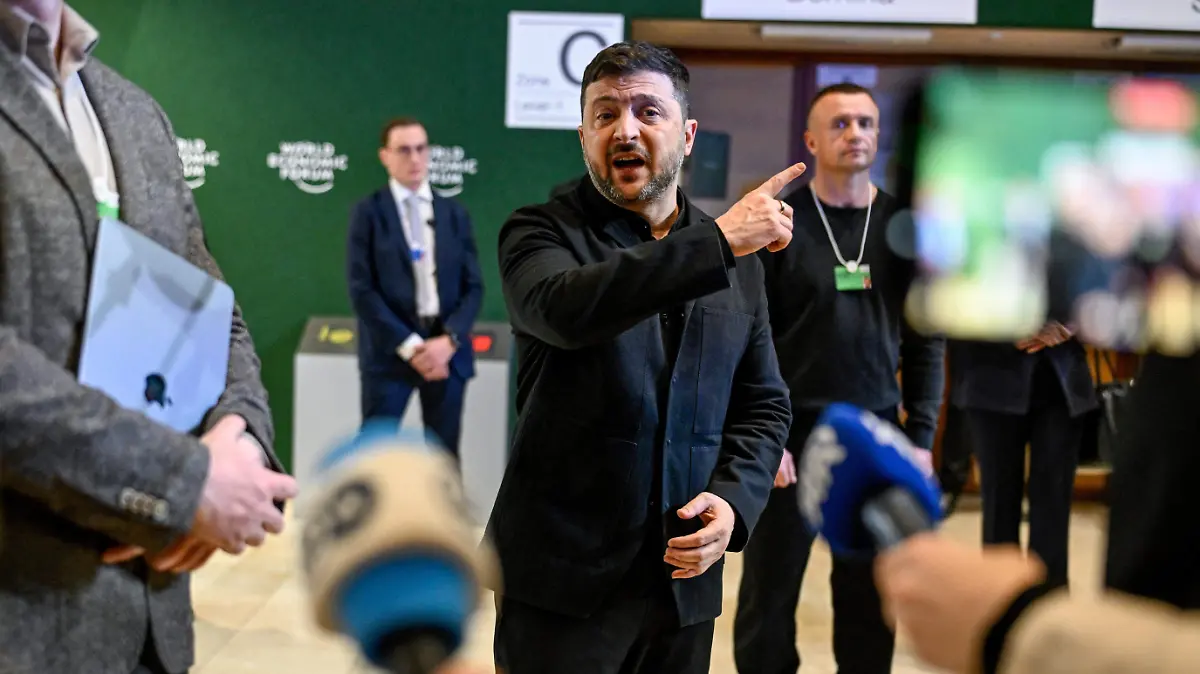 2026-01-22T163048Z_1855924326_RC2G6JAWW307_RTRMADP_3_DAVOS-MEETING