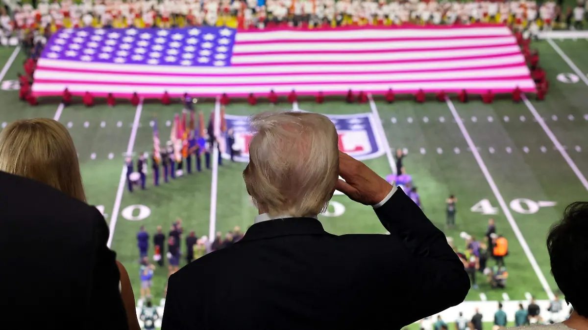 2026-01-24T162543Z_1890035867_RC29RCA8AJ8Q_RTRMADP_3_USA-TRUMP-NFL