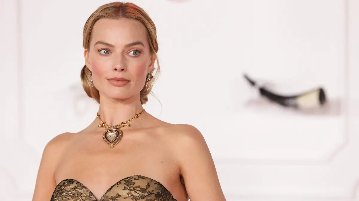 2026-01-29T041437Z_485546997_RC2QAJAF1W2Q_RTRMADP_3_FILM-WUTHERING-HEIGHTS-PREMIERE