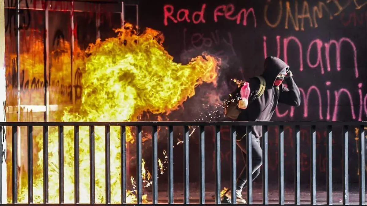 ACTOS VANDALICOS CUESTAN MILLONES A LA UNAM roberto hernandez