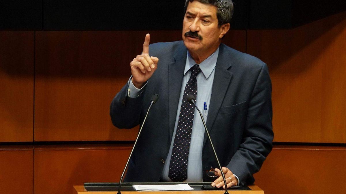 Corral desmiente reunión secreta con Inzunza y anuncia regreso al Senado