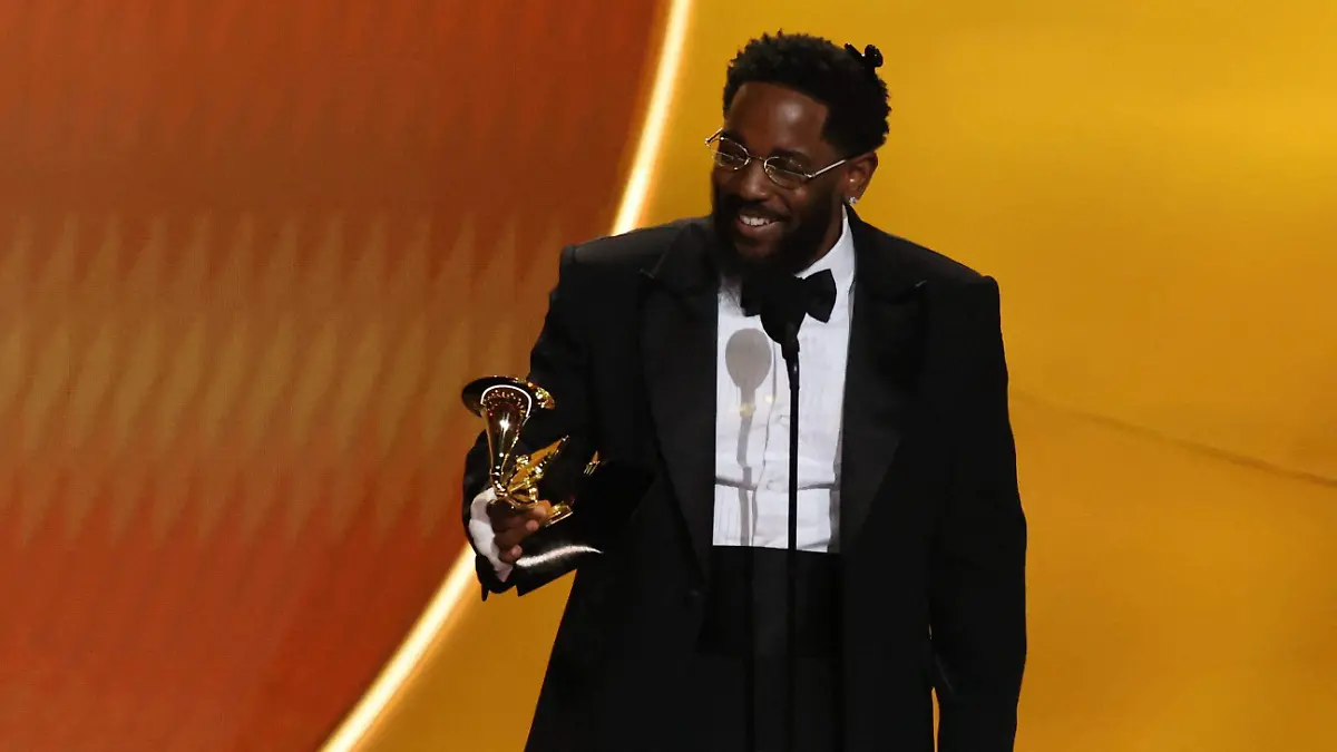 2026-02-02T012834Z_1415601984_HP1EM22043KHD_RTRMADP_3_AWARDS-GRAMMYS