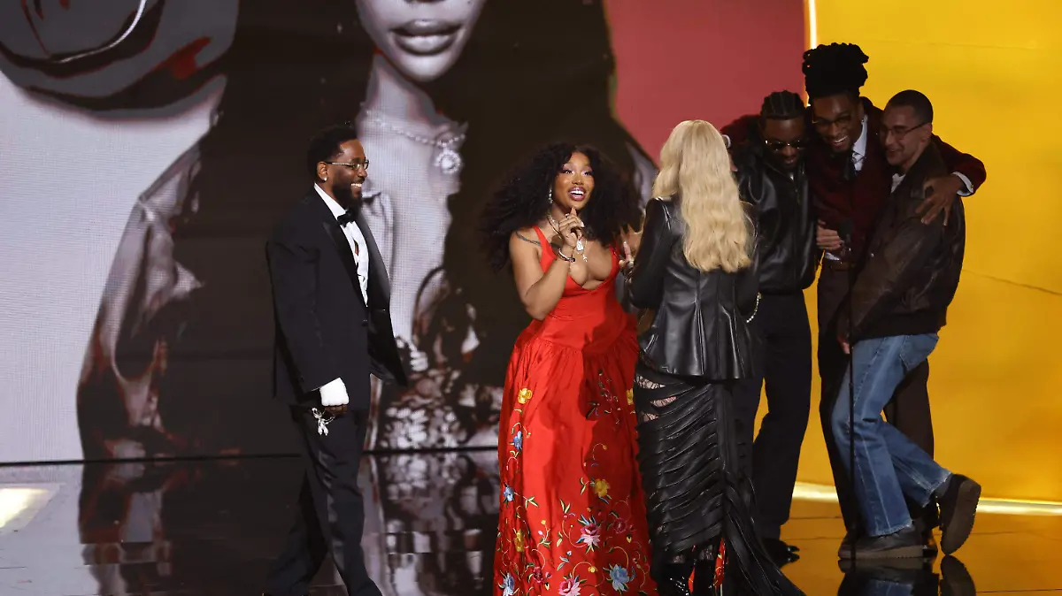 2026-02-02T041824Z_1518804158_HP1EM220BYLS8_RTRMADP_3_AWARDS-GRAMMYS