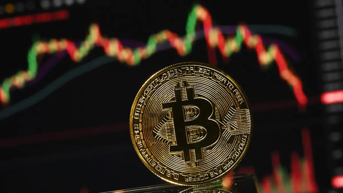 AFP__20260205__969N9G3__v2__HighRes__LeBitcoinRepasseSousLes70000DollarsUnePremiereD