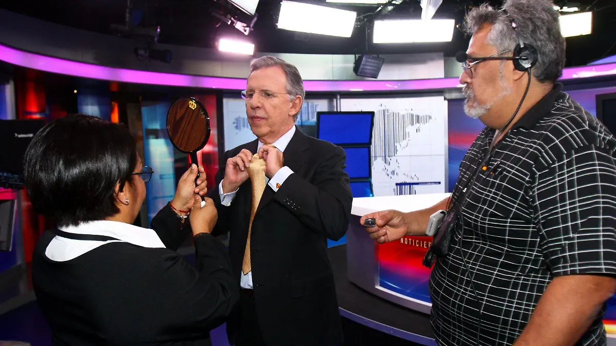 COLUMNA MIGUEL REYES RAZO cuartoscuro