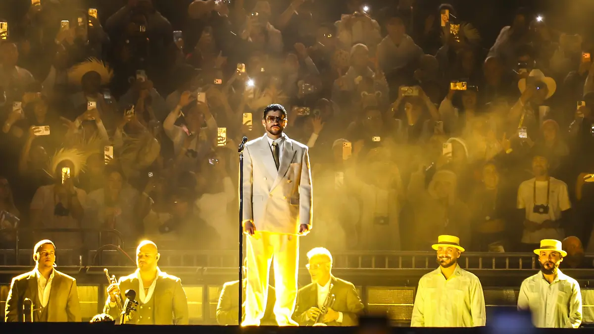 BAD BUNNY roberto hernandez