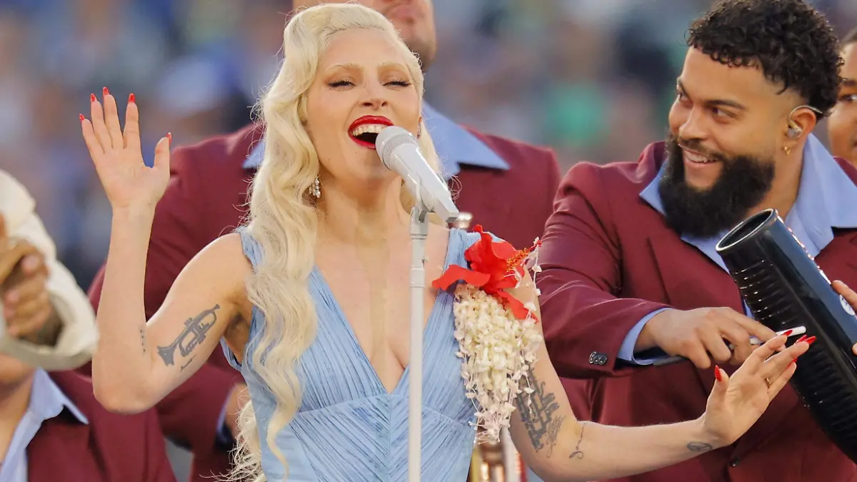 2026-02-09T021000Z_1336366512_UP1EM29060MAD_RTRMADP_3_FOOTBALL-NFL-SUPERBOWL-HALFTIME