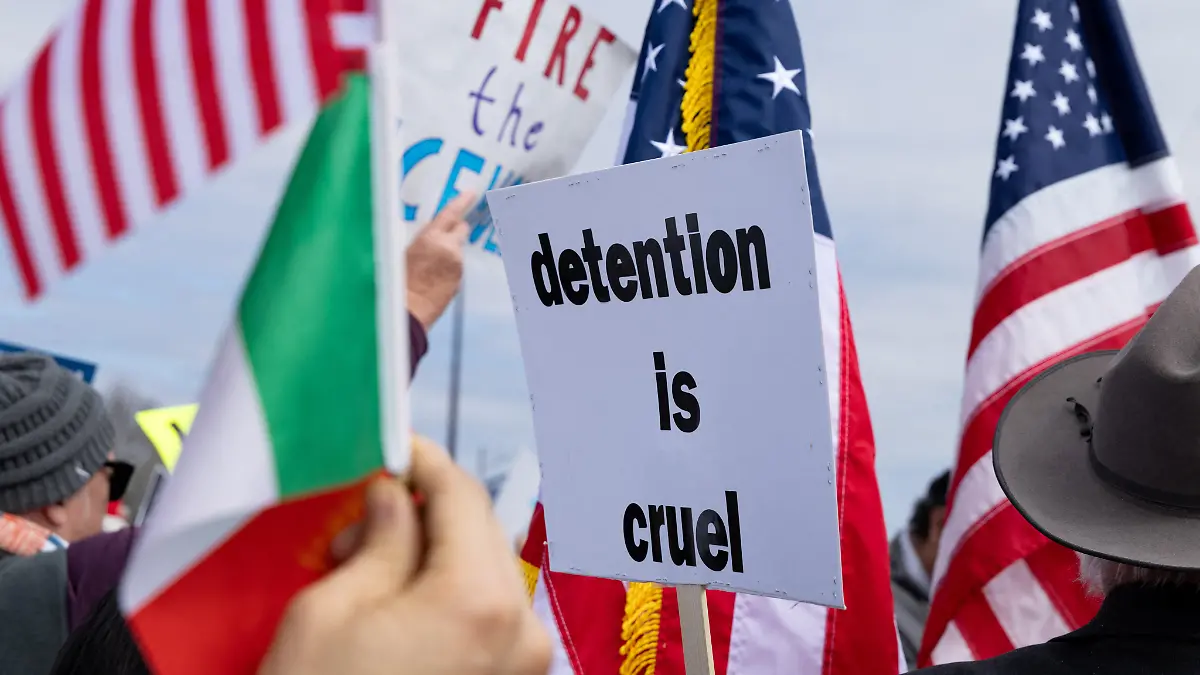 2026-02-01T222525Z_1376066313_RC27DJAGWDG1_RTRMADP_3_USA-TRUMP-MINNESOTA-CHILD