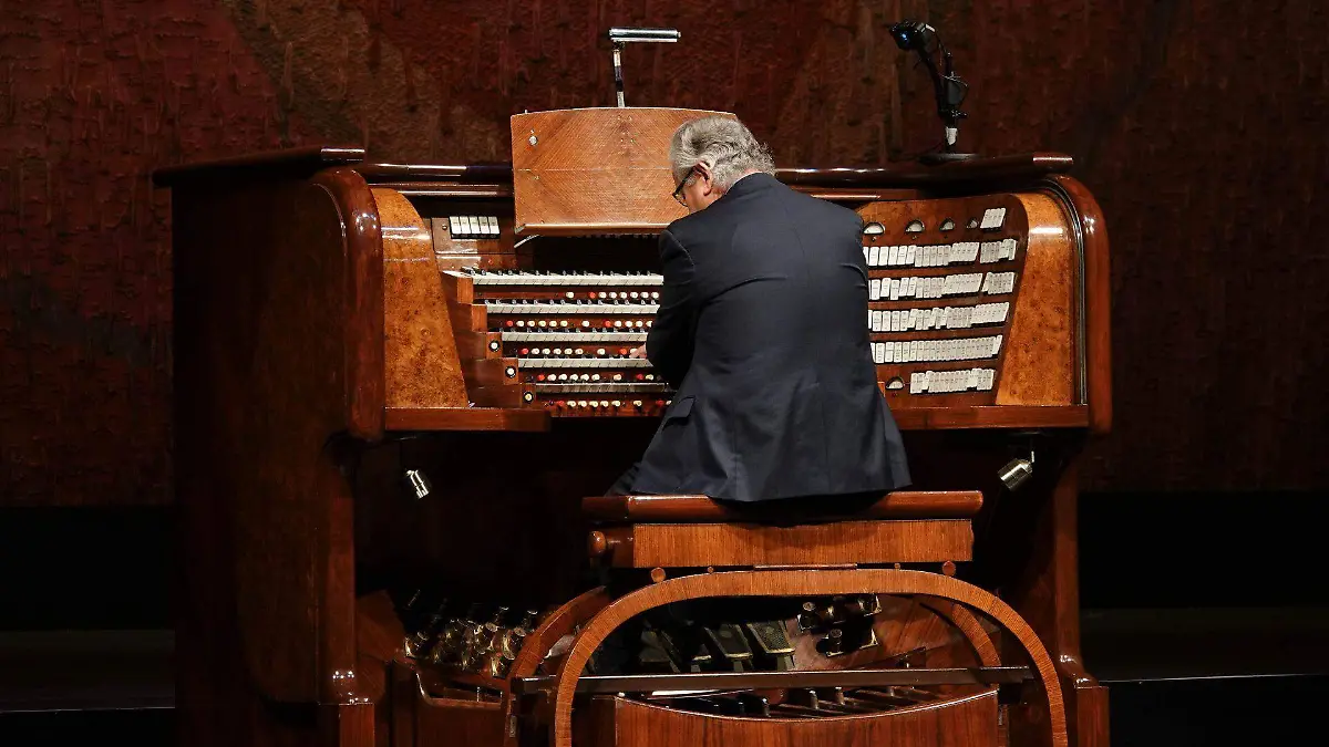 Héctor Guzmán, solista y organista titular del Auditorio Nacional