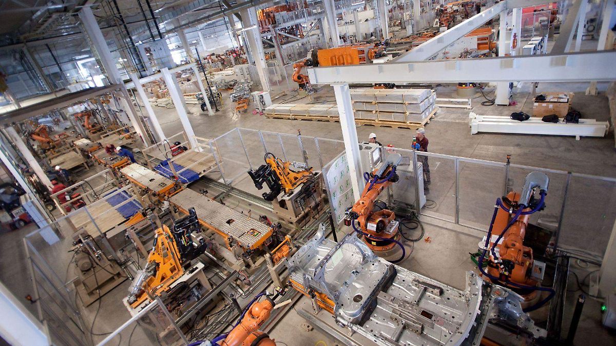 ARANCELES AHOGAN AUTOINDUSTRIA: 56 MIL EMPLEOS EN EL ABISMO