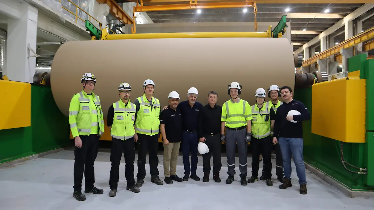obreros, ingenieros, equipo finlandes