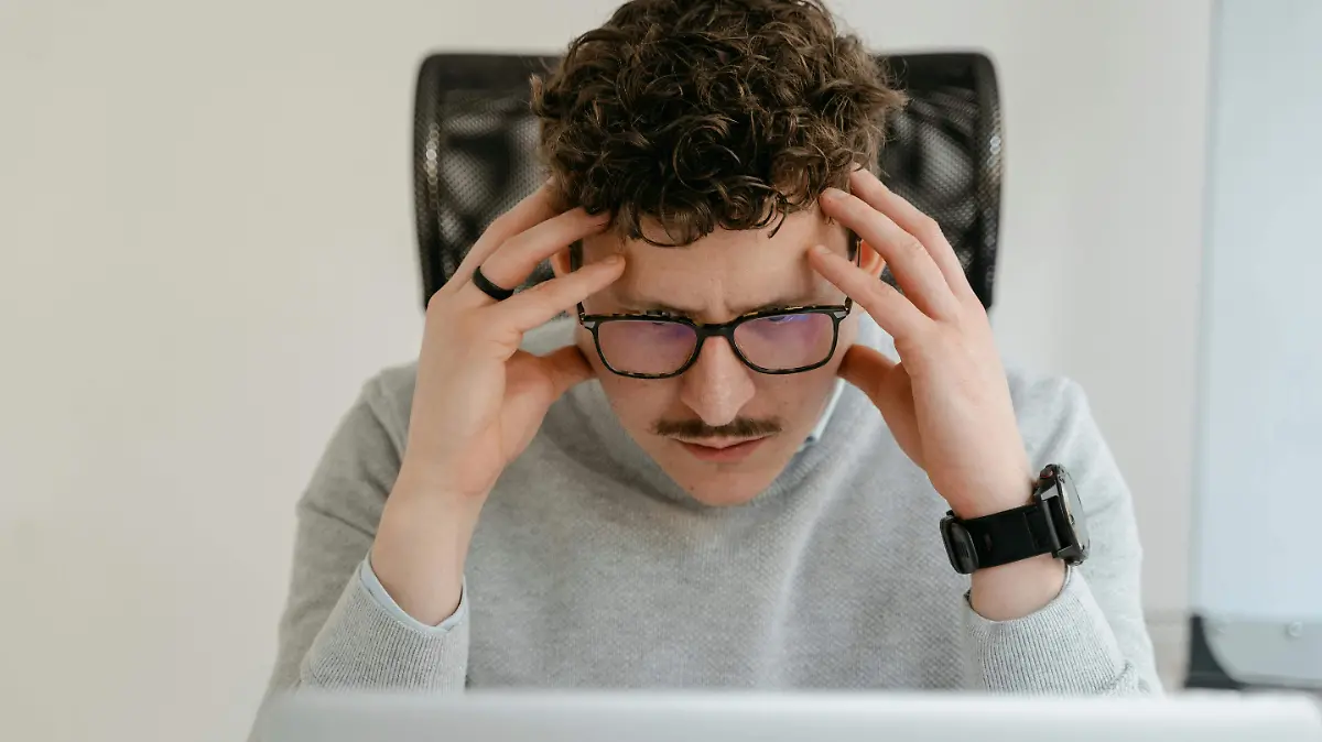 pexels-mart-production