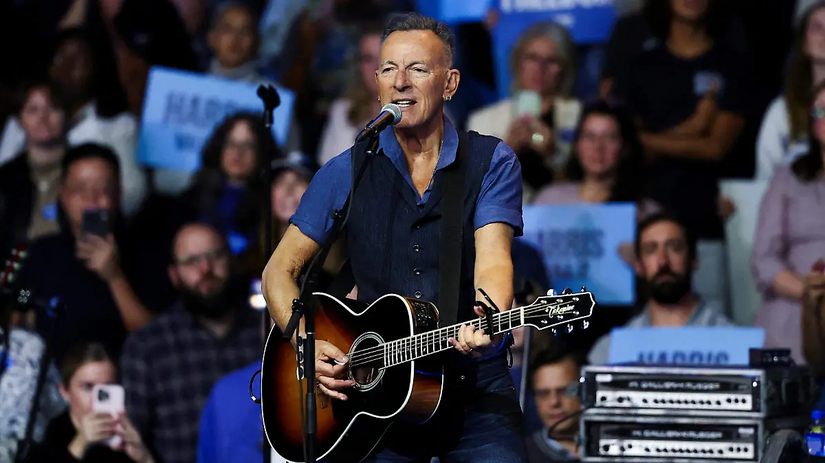 2026-01-28T214842Z_1287967970_RC2ZTAA5J68X_RTRMADP_3_USA-TRUMP-MINNESOTA-SPRINGSTEEN