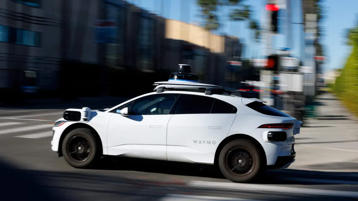 2026-02-17T235703Z_1736182799_RC2H0JANH19P_RTRMADP_3_WAYMO-CONGRESS