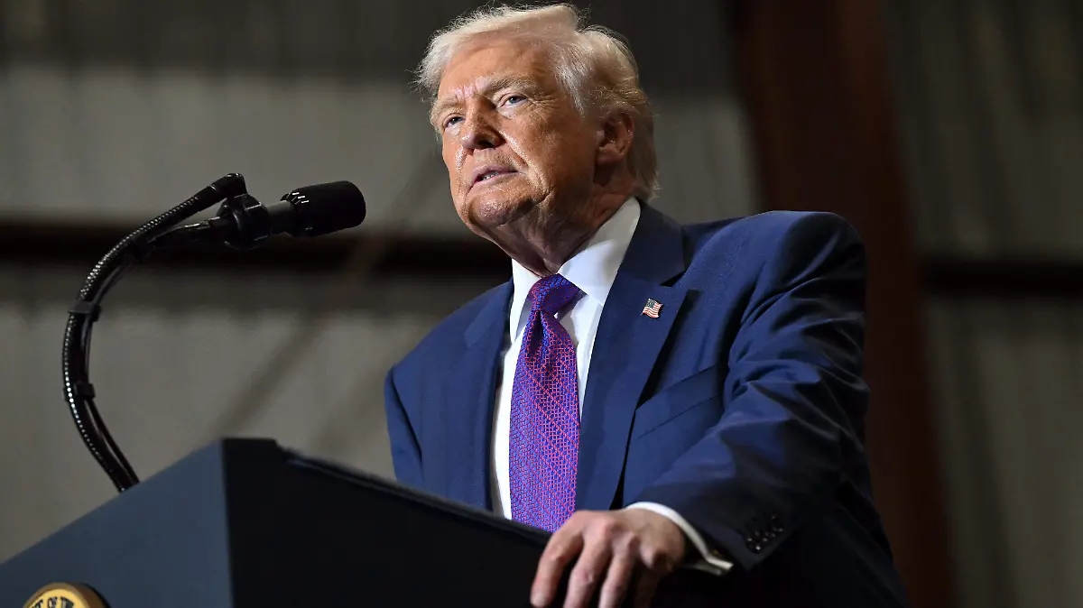 AFP__20260219__98AB3YF__v1__HighRes__UsPresidentDonaldTrumpVisitsCoosaSteelCorporati