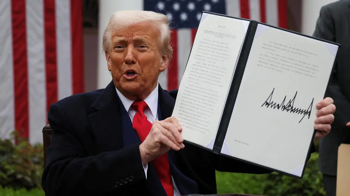 2026-02-20T150623Z_802468050_RC2RPDAJVL92_RTRMADP_3_USA-TRUMP-TARIFFS