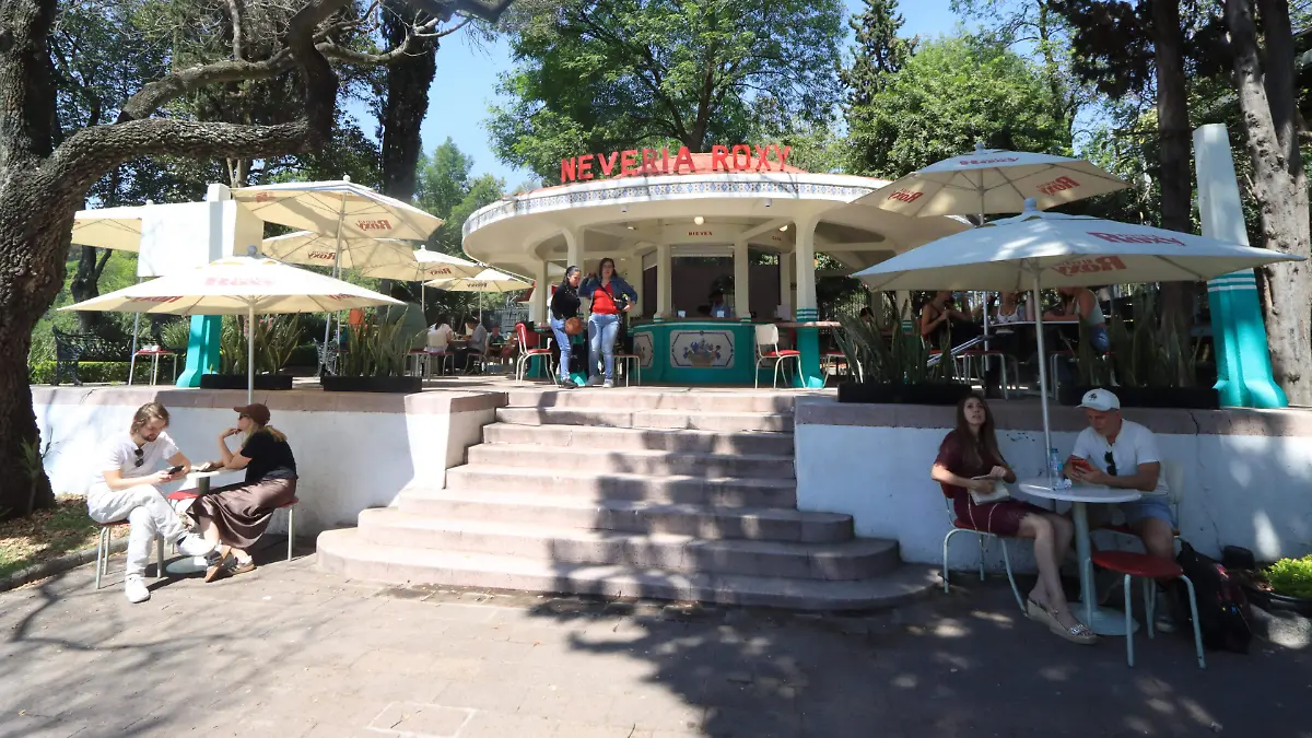 SUBEN RENTAS EN EL BOSQUE DE CHAPULTEPEC omar flores (5)