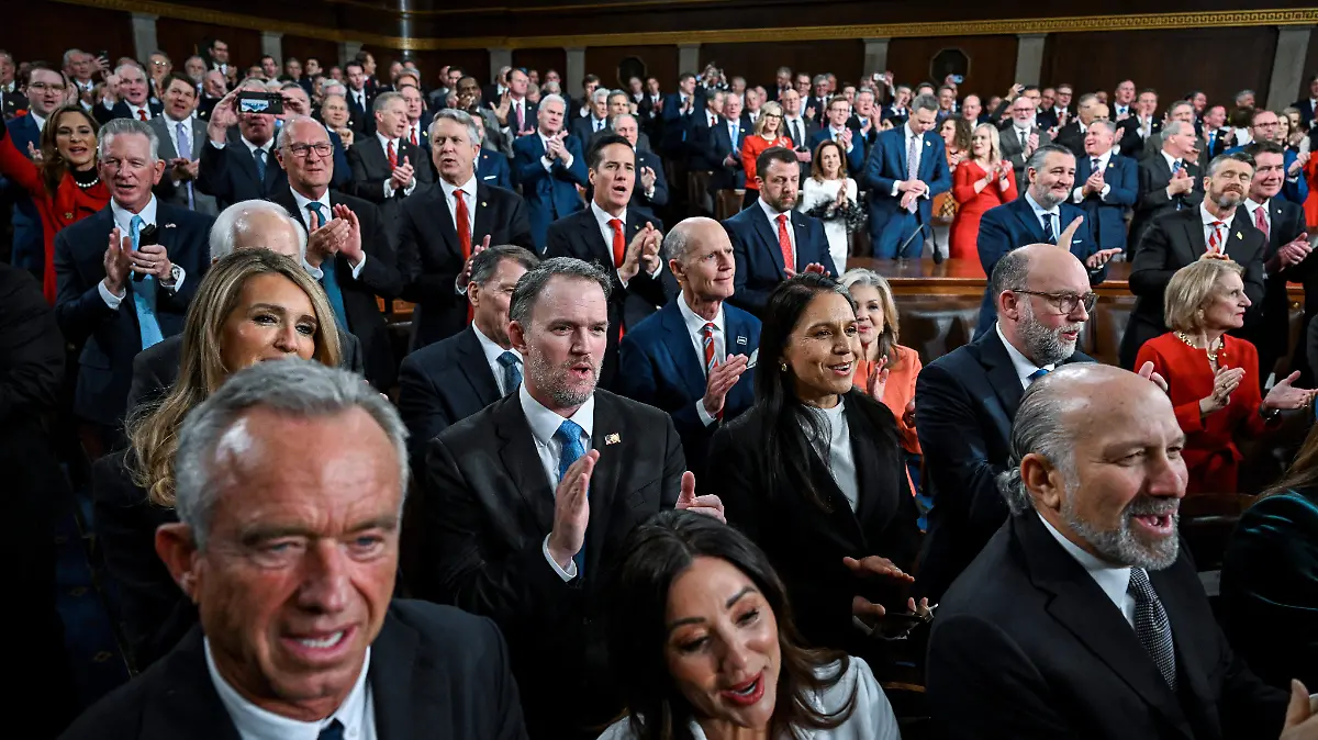 Trump en el congreso aplaudido