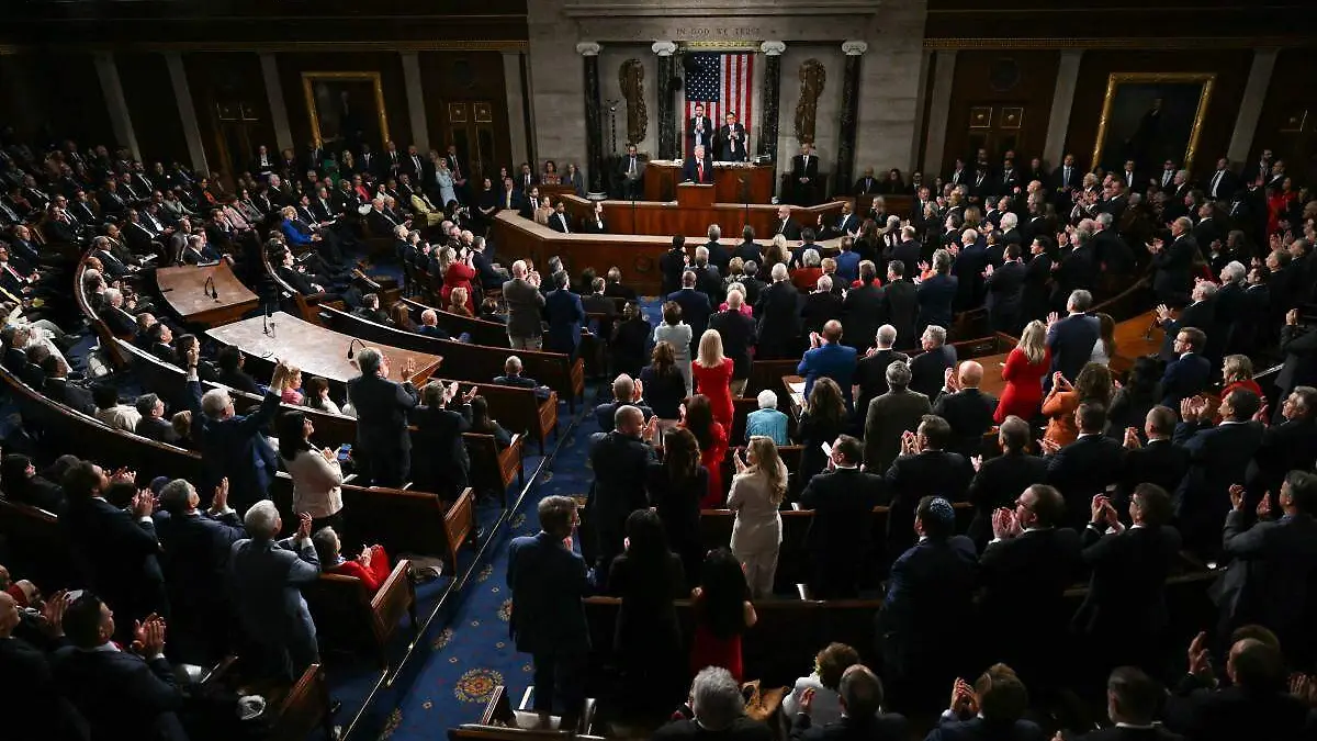 Trump durante discurso en el Congreso en Washington