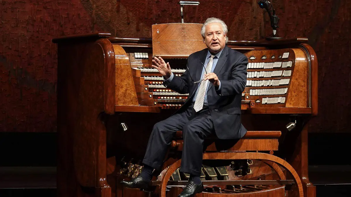 Héctor Guzmán, solista y organista titular del Auditorio Nacional, en conferencia  previa al concierto  que se realizará en colaboración con la Orquesta Sinfónica 
