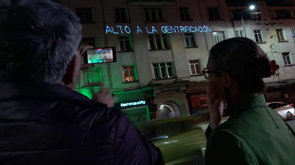 PROYECTAN IMAGENES CONTRA DESALOJO cuartoscuro (2)