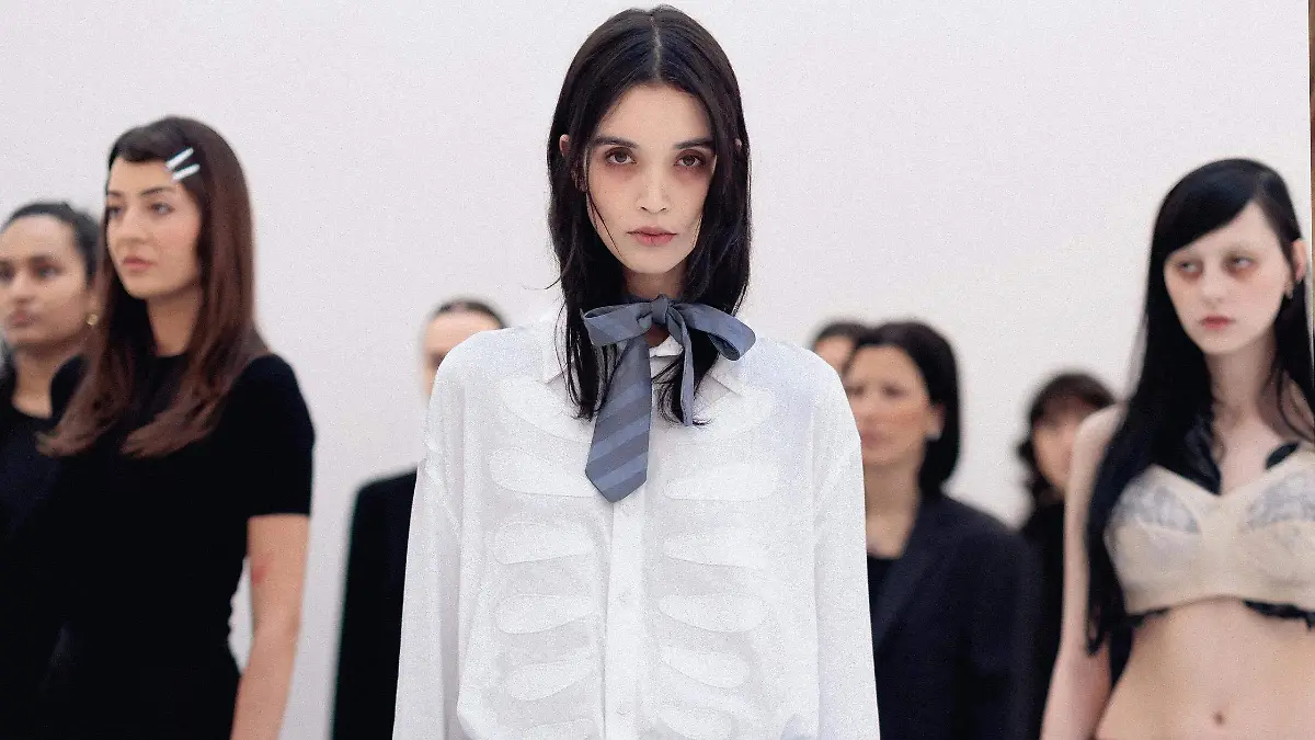 00008-avavav-fall-2026-ready-to-wear-credit-brand