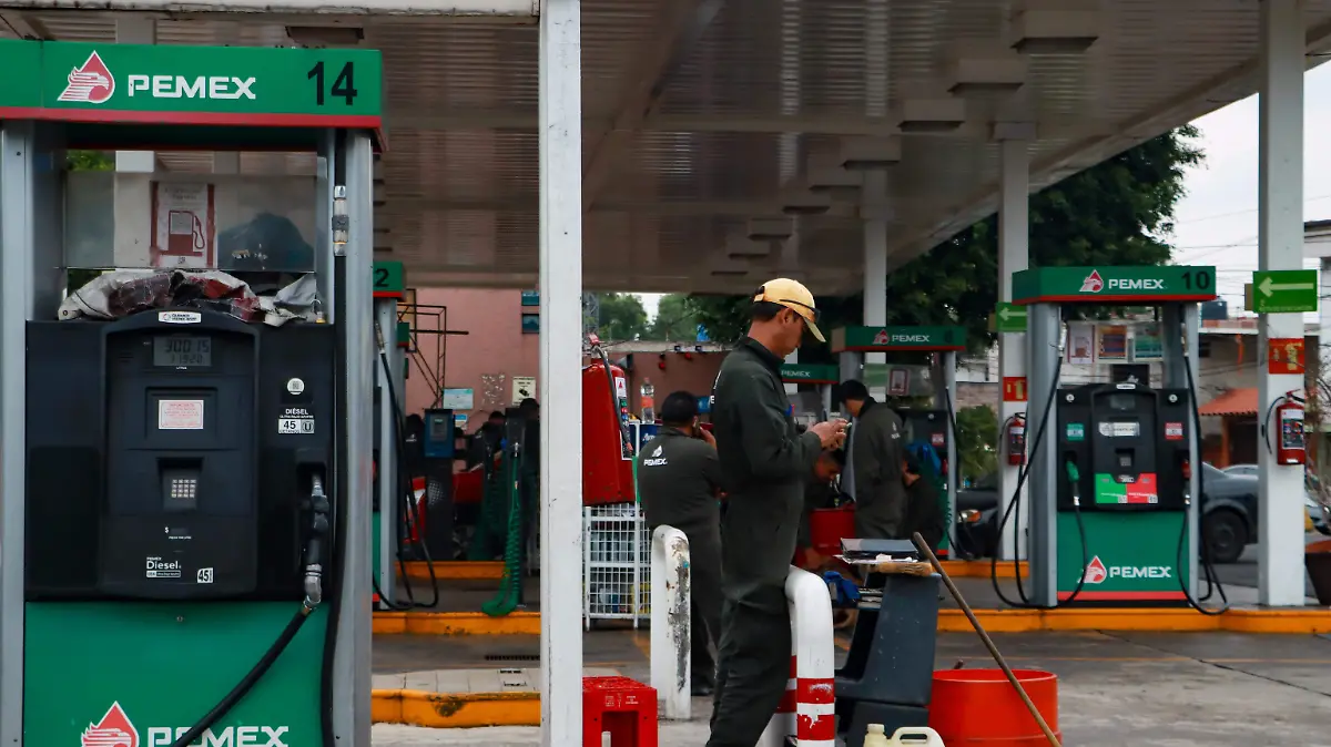 6136884-Precio de la gasolina-5