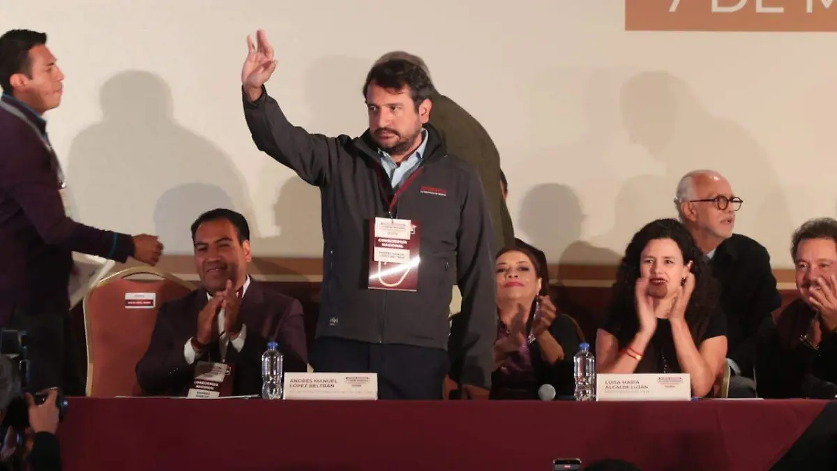Morena descarta cambio de dirigencia en el partido 