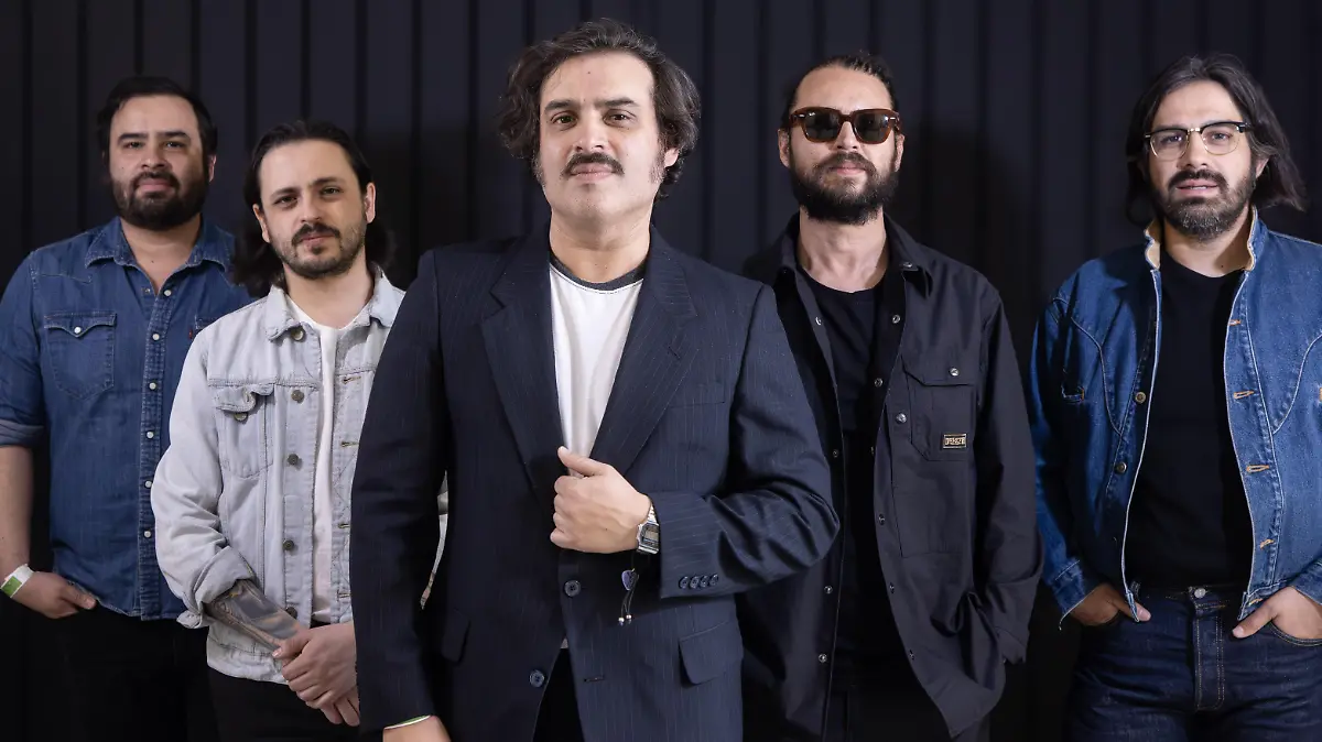 Escucha del nuevo disco Daños Luz de ENJAMBRE - Fotos Lulú Urdapilleta 11