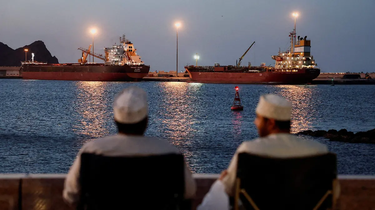 2026-03-09T180542Z_2116942510_RC211KAYH8BG_RTRMADP_3_IRAN-CRISIS-GULF-OMAN