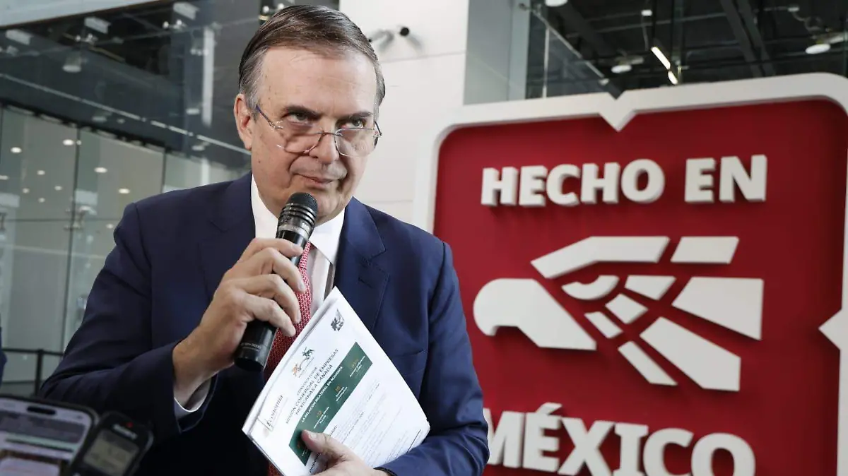 Marcelo Ebrard en conferencia con empresarios canadienses