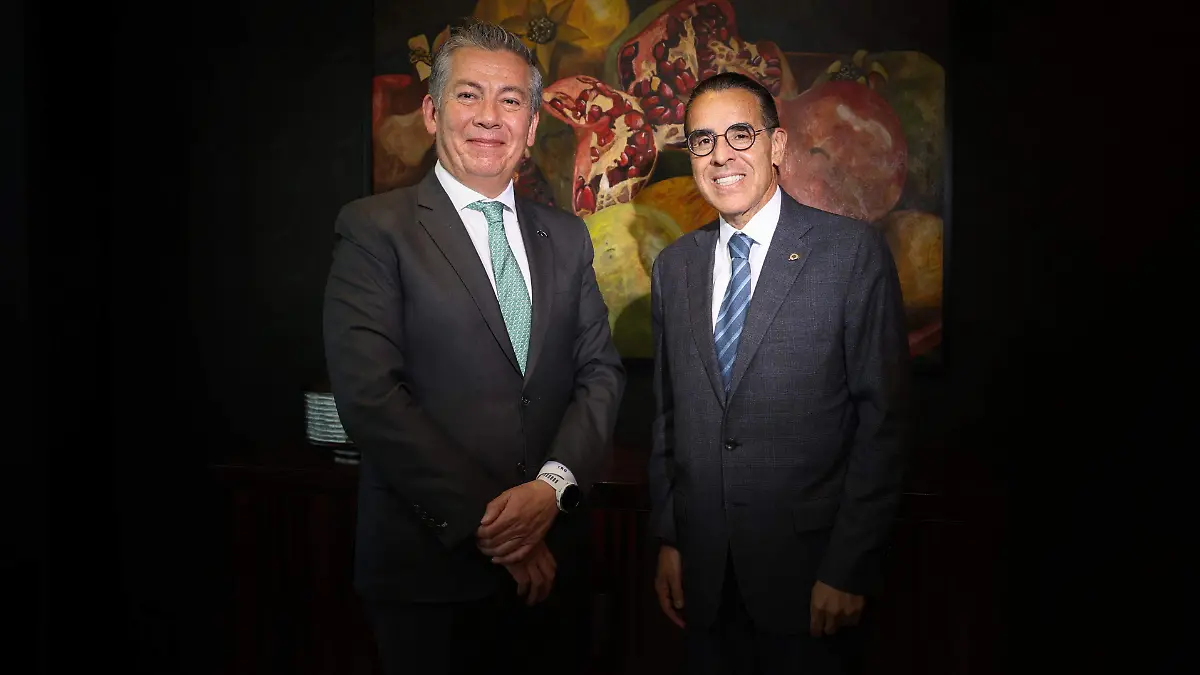 Tonatiuh Rodriguez y Alejandro Valenzuela Banco Azteca (2)
