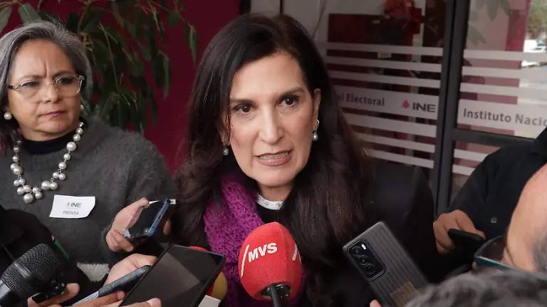 6203149-Kenia Lopez-05