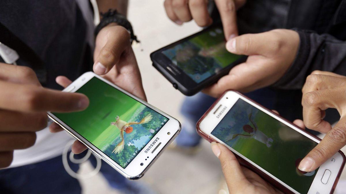 MC DENUNCIA PLAN PARA CENSURAR 85 MILLONES DE LÍNEAS CELULARES