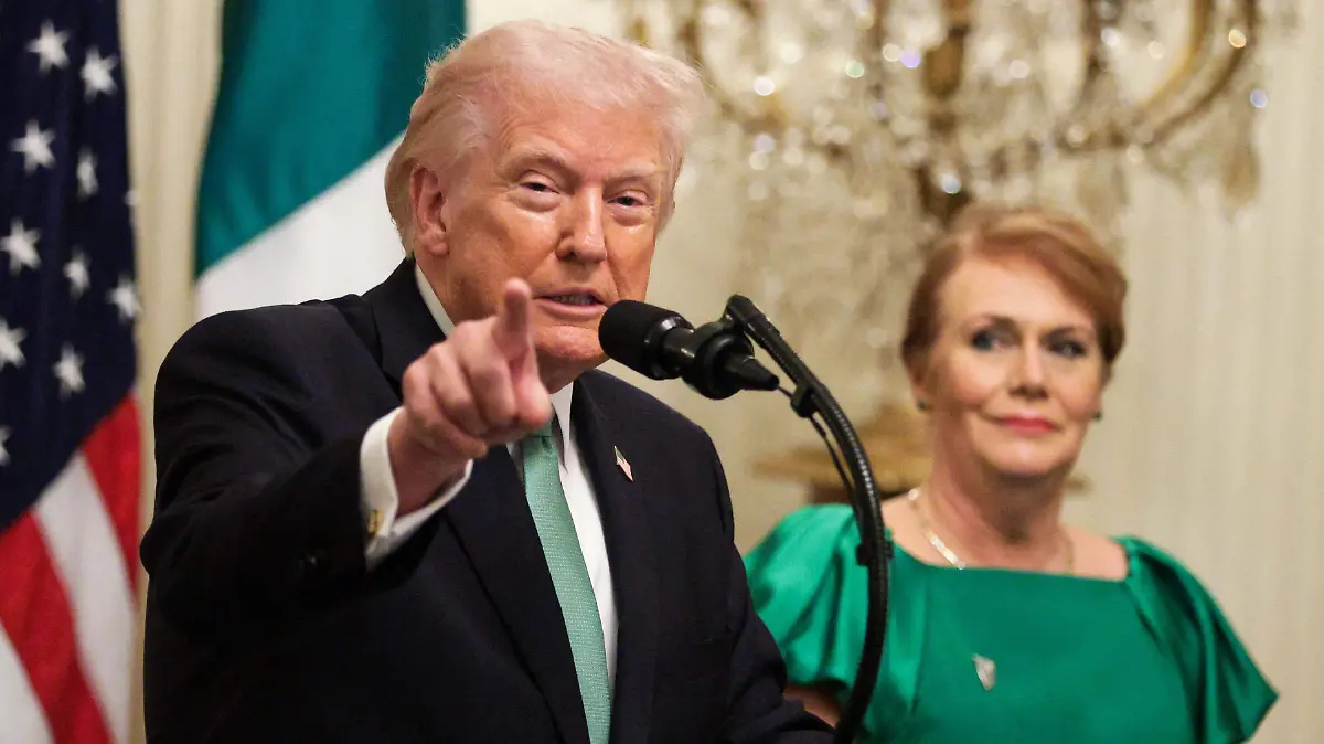 AFP__20260317__2267104613__v4__HighRes__PresidentTrumpReceivesTraditionalShamrockBow