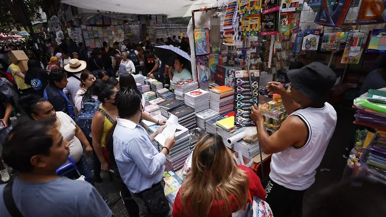 1045586_Venta útiles escolares útimo día vacaciones_web