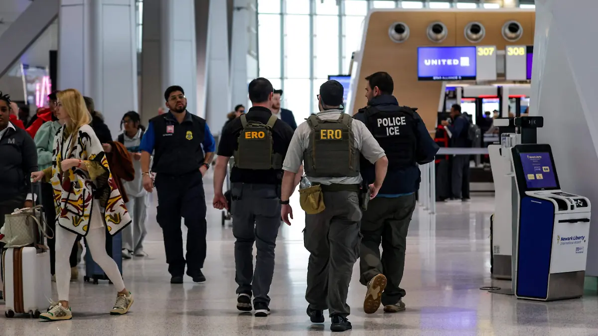 2026-03-23T152900Z_252994571_RC2FAKAD7ZOJ_RTRMADP_3_USA-TRUMP-AIRPORTS