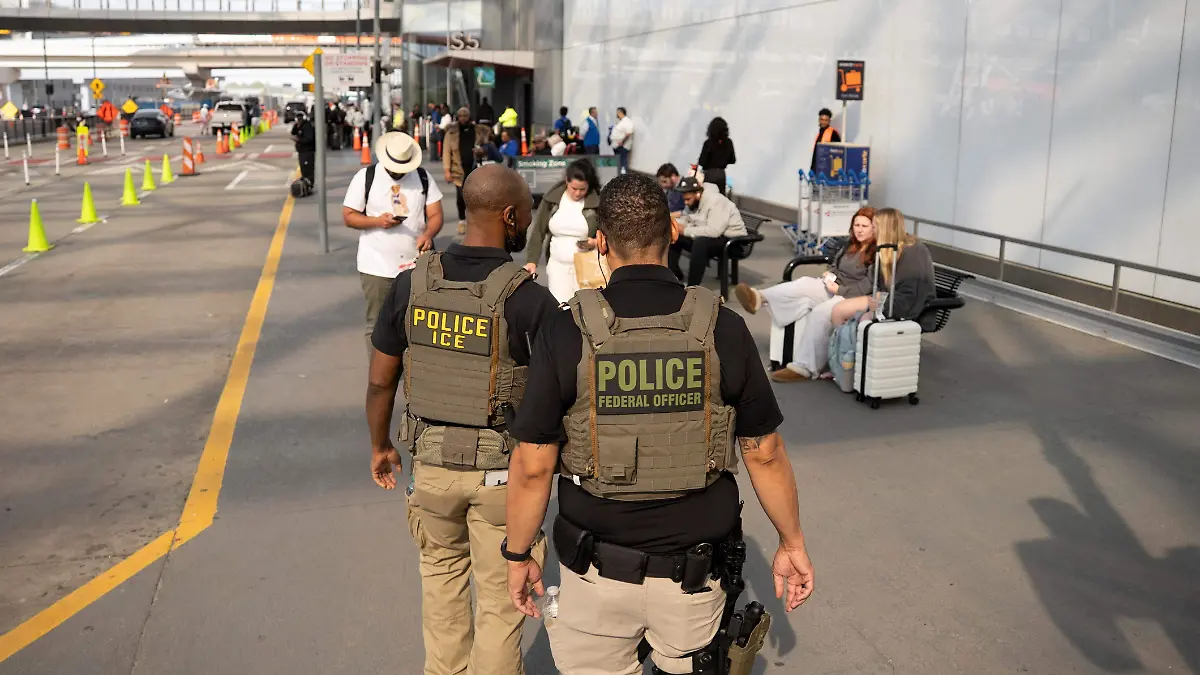 2026-03-23T150856Z_2091970997_RC2EAKA82CO6_RTRMADP_3_USA-TRUMP-AIRPORTS