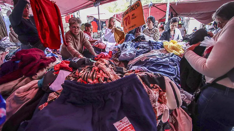 4793523-Tianguis-Mixuca-Velodromo-Ropa de Paca-13