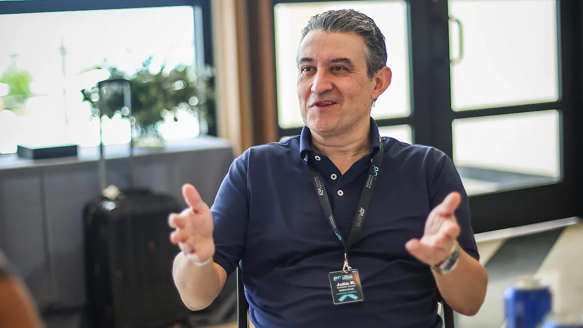 Julio Escandon director general de Banco Base-13